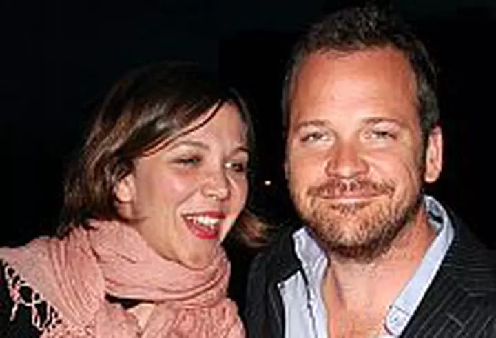 Harrison Ford si Calista Flockhart adopta o fetita