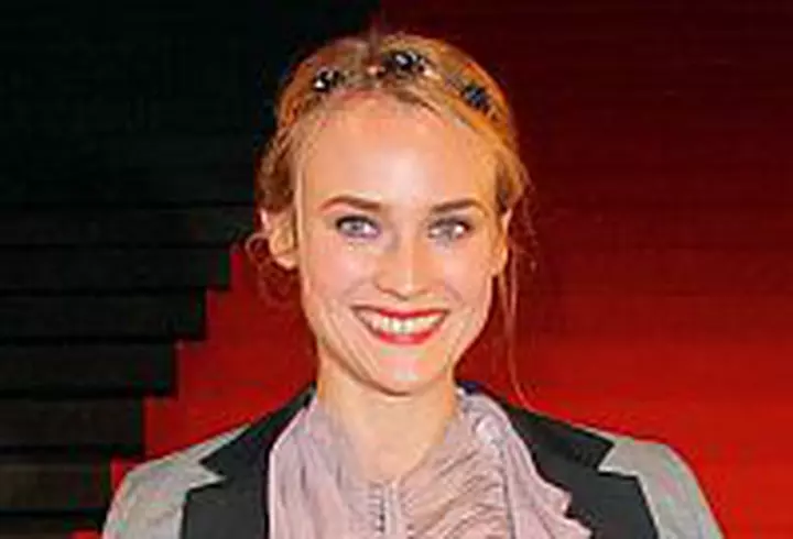 Alege haine in nuante nude pentru un look fresh