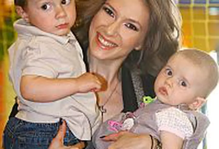 Amfitrion - Gabi Szabo