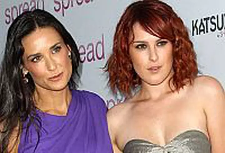 Horia Brenciu isi sarbatoreste ziua pe Facebook