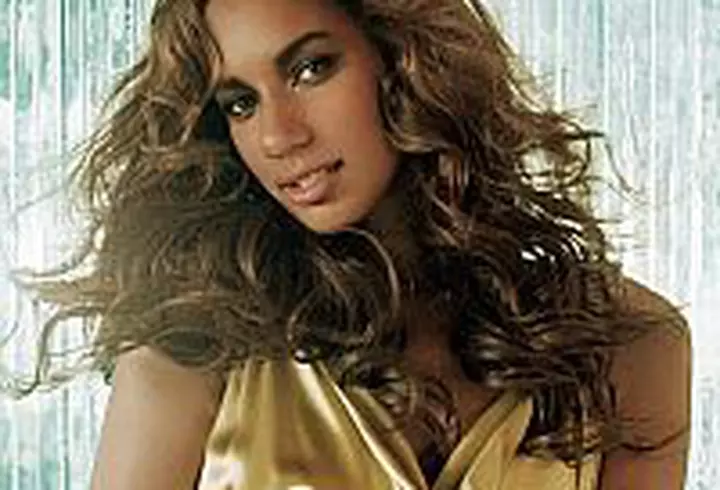 Iubita lui Clooney l-a vrajit si pe Matt Damon