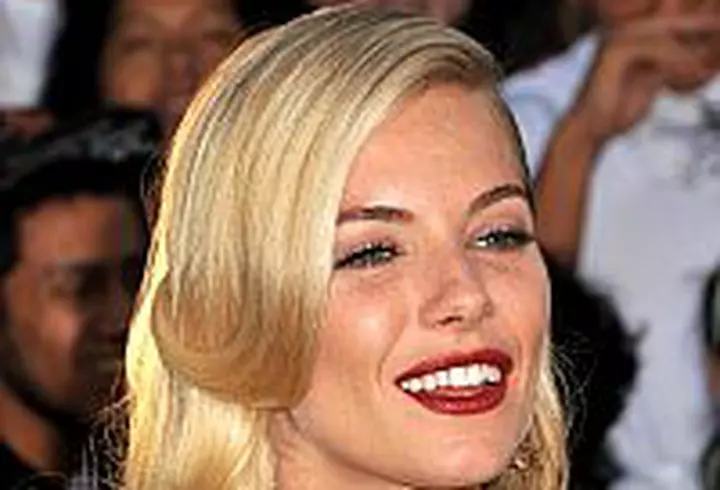 Andreea Raicu se relaxeaza in Thailanda