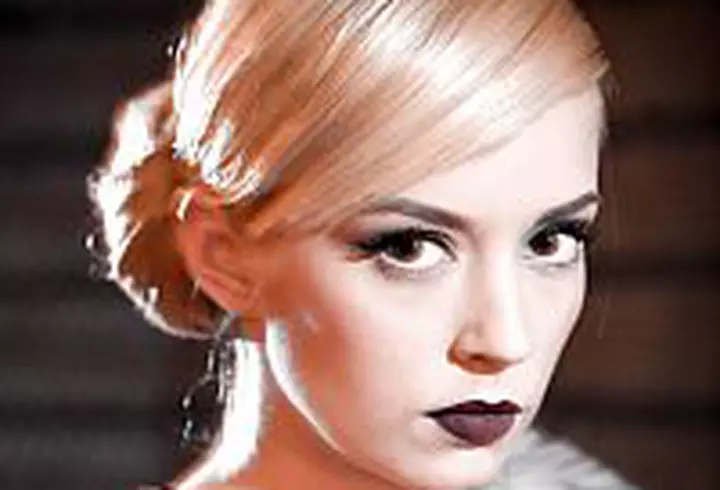 Laura Cosoi isi face buletin de Bucuresti