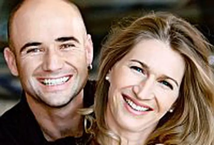 Viva! 10 ani - Fotografii care au facut istorie - Anul 2000 - Andreea Esca si Alexia