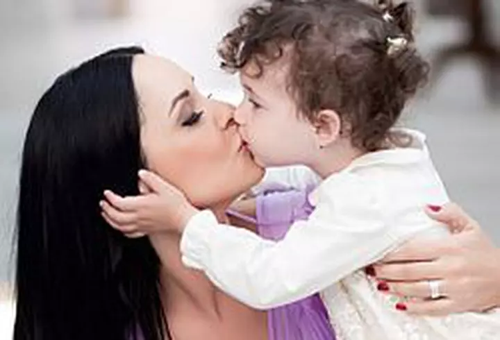 Viva! 10 ani - Fotografii care au facut istorie - Anul 2000 - Andreea Esca si Alexia