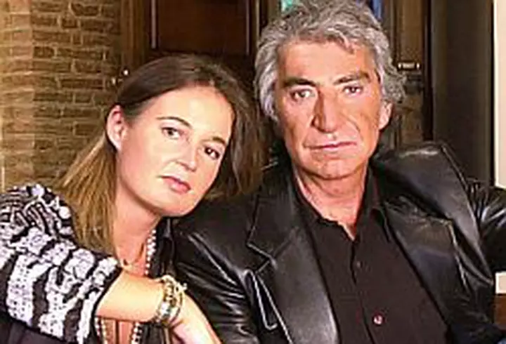 Viva! 10 ani - Fotografii care au facut istorie - Anul 2000 - Andreea Esca si Alexia