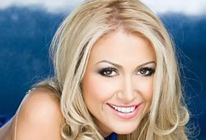 Viva! 10 ani - Fotografii care au facut istorie - Anul 2000 - Andreea Esca si Alexia