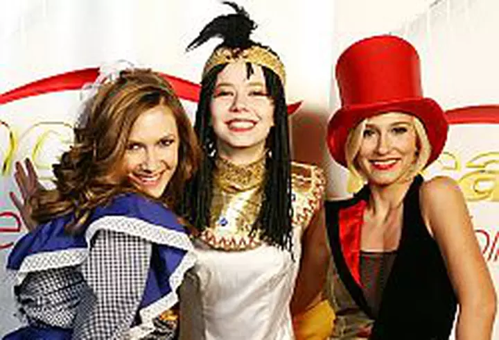 Puya intra in topuri si cu single-ul ”VIP”