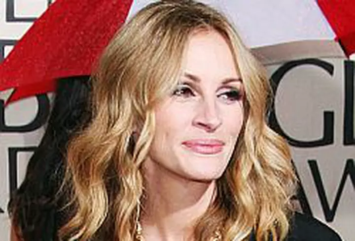 Puya intra in topuri si cu single-ul ”VIP”