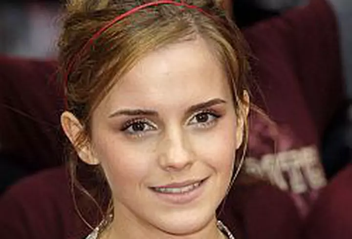 Puya intra in topuri si cu single-ul ”VIP”