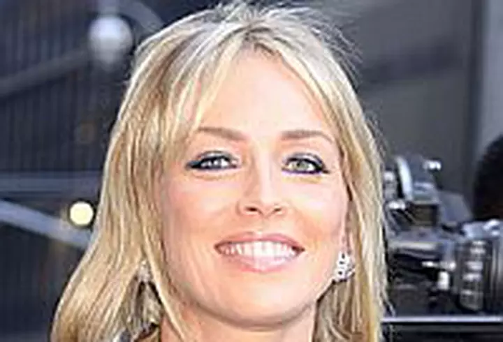 Sharon Stone - blonda sexy cu creier de savant