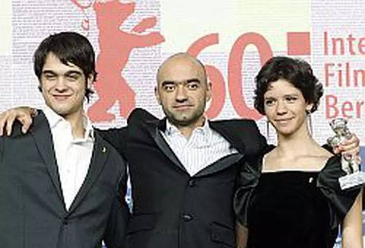 Cosmina Pasarin are intalnire pe 2