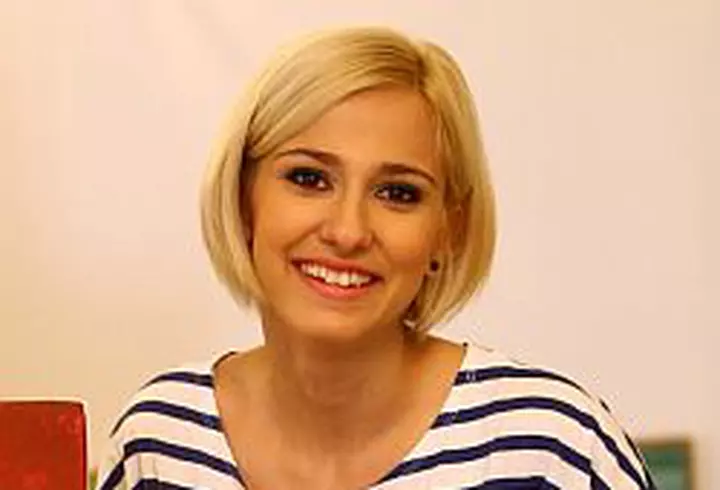 Jennifer Aniston si Gerard Butler pe Champs Elysees