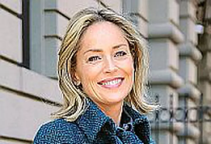 Sharon Stone - blonda sexy cu creier de savant