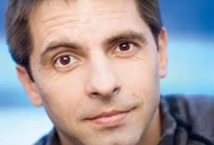 Andreea Raicu iti da ’Intalnire pe intuneric”