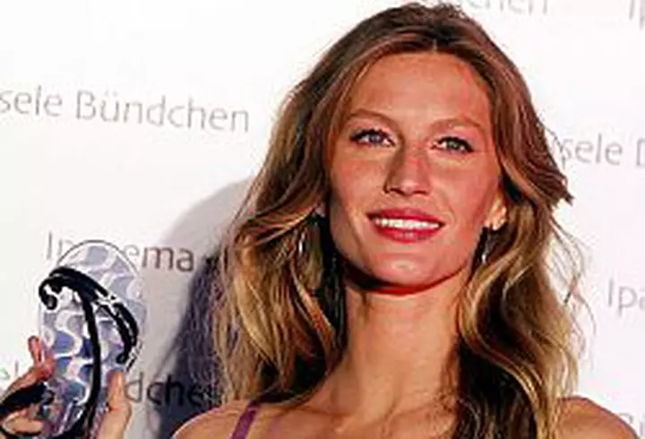 ”Lacul lebedelor”, pe gheata, la Sala Palatului