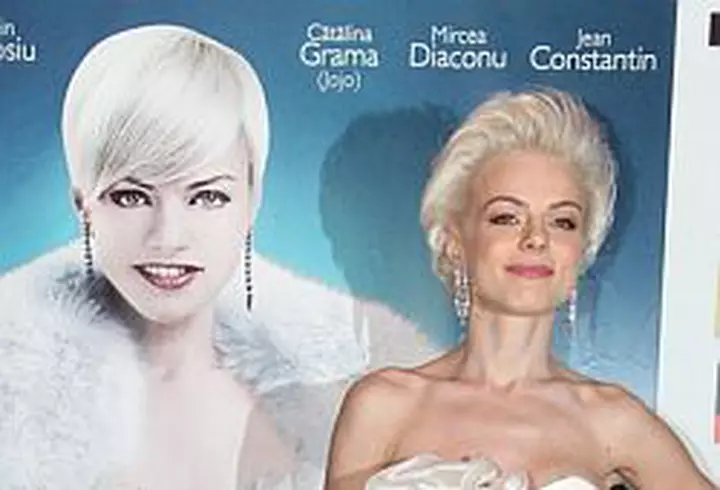 ”Lacul lebedelor”, pe gheata, la Sala Palatului