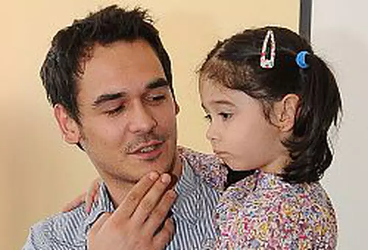 Diana Dumitrescu, Radu Valcan si Madalina Draghici, protagonistii clipului ’Iubesti un vis”