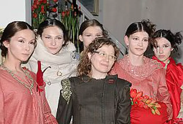 Diana Dumitrescu, Radu Valcan si Madalina Draghici, protagonistii clipului ’Iubesti un vis”