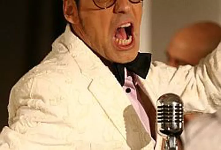 Diana Dumitrescu, Radu Valcan si Madalina Draghici, protagonistii clipului ’Iubesti un vis”