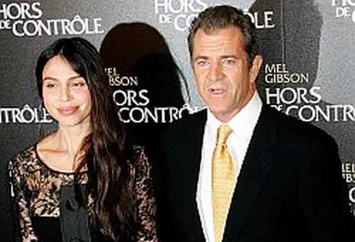 Diana Dumitrescu, Radu Valcan si Madalina Draghici, protagonistii clipului ’Iubesti un vis”