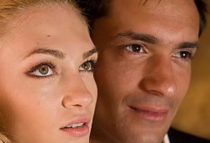 Diana Dumitrescu, Radu Valcan si Madalina Draghici, protagonistii clipului ’Iubesti un vis”