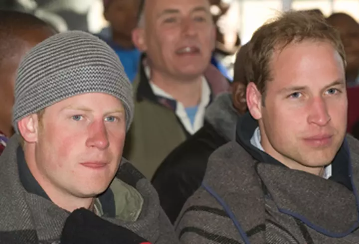 Salma Hayek - Secretul siluetei ei? Viermii si insectele...