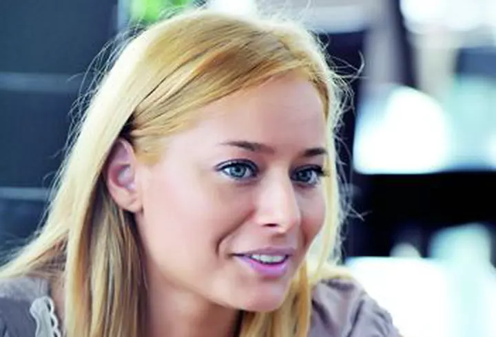 Salma Hayek - Secretul siluetei ei? Viermii si insectele...