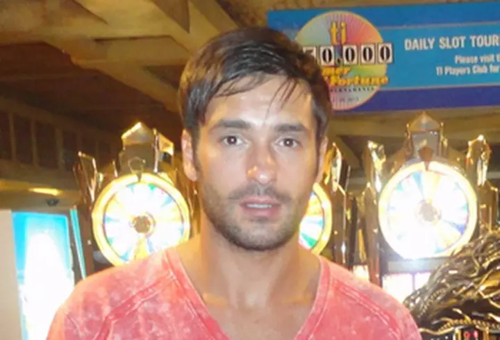 Salma Hayek - Secretul siluetei ei? Viermii si insectele...