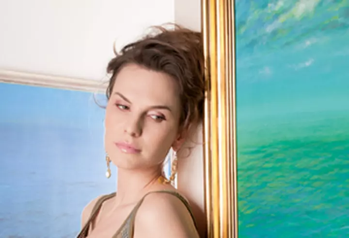 Salma Hayek - Secretul siluetei ei? Viermii si insectele...