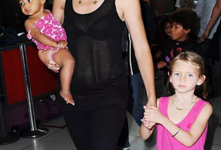 Razvan Simion - Cum sa scrii povesti in 4