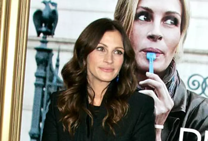 Robbie Williams lanseaza un ”best of”