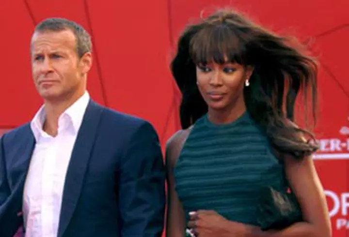 David si Victoria Beckham - scene de sex in lift