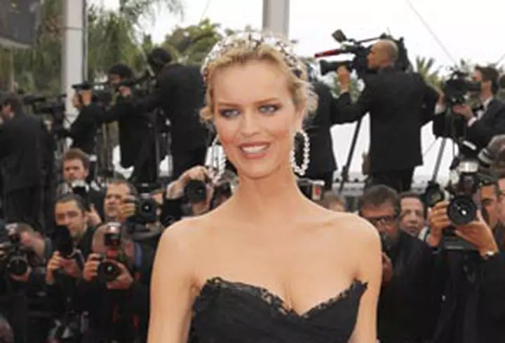 Fotografia zilei: Daniel Radcliffe cu sutien