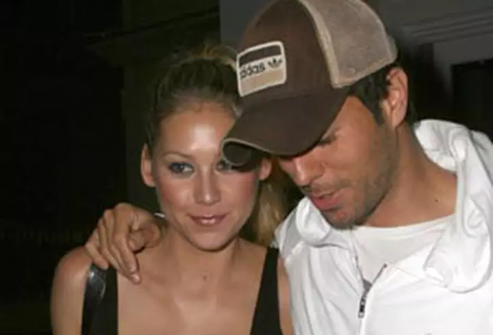 Enrique Iglesias va fi din nou tată. Anna Kournikova este însărcinată cu al patrulea copil, la 44 de ani