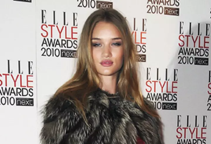 Poarta alb pentru un look confortabil si elegant