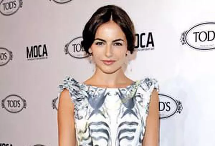 Poarta alb pentru un look confortabil si elegant