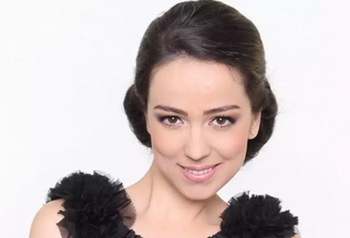 Amalia Nastase - Rafinament frantuzesc la superlativ