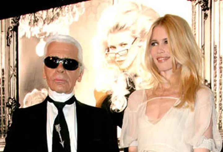 Mariah Carey a pozat nud in luna a noua de sarcina