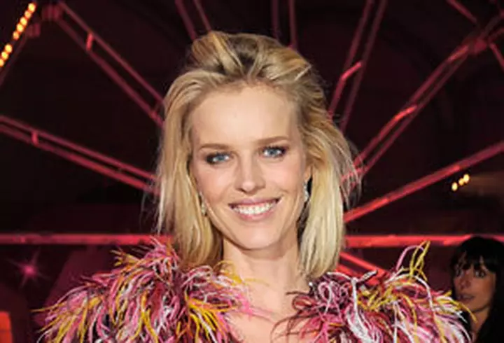 Mariah Carey a pozat nud in luna a noua de sarcina