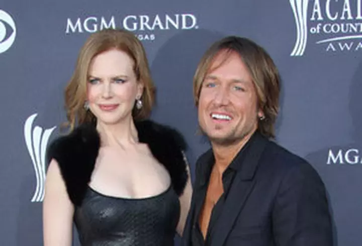 Mariah Carey a pozat nud in luna a noua de sarcina