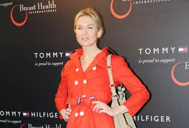 Eva Mendes a iesit la plimbare cu cainele ei