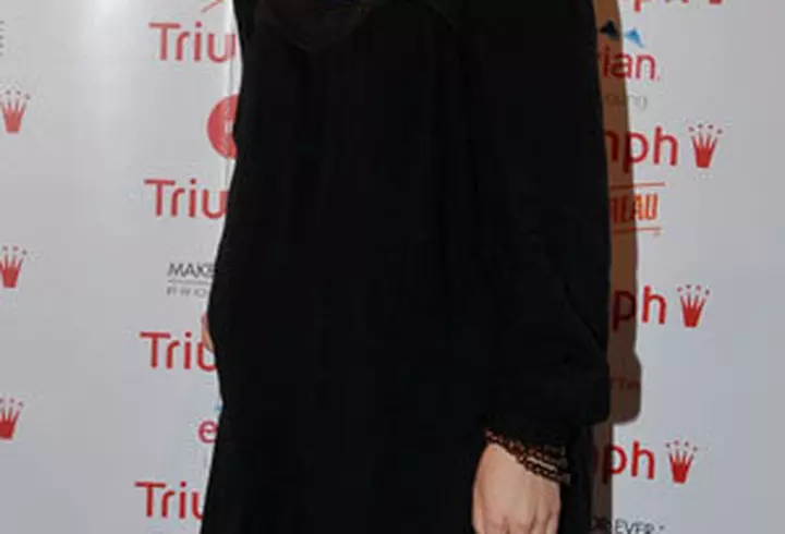 Eva Mendes a iesit la plimbare cu cainele ei