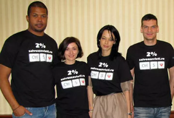 Eva Mendes a iesit la plimbare cu cainele ei