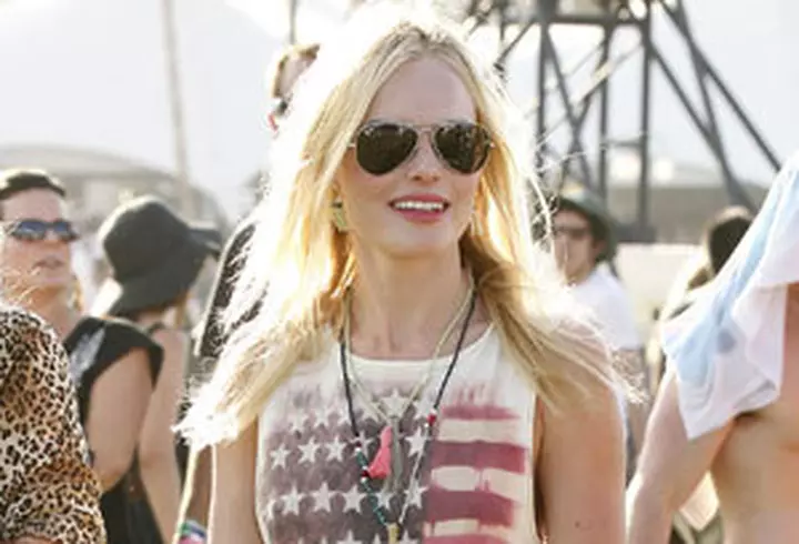 Poarta alb pentru un look confortabil si elegant