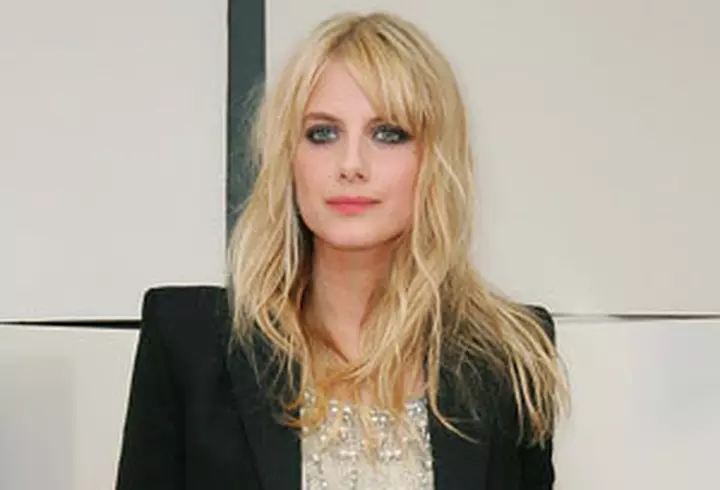 Poarta alb pentru un look confortabil si elegant