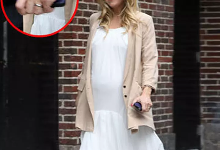 Este Carla Bruni-Sarkozy insarcinata cu gemeni?