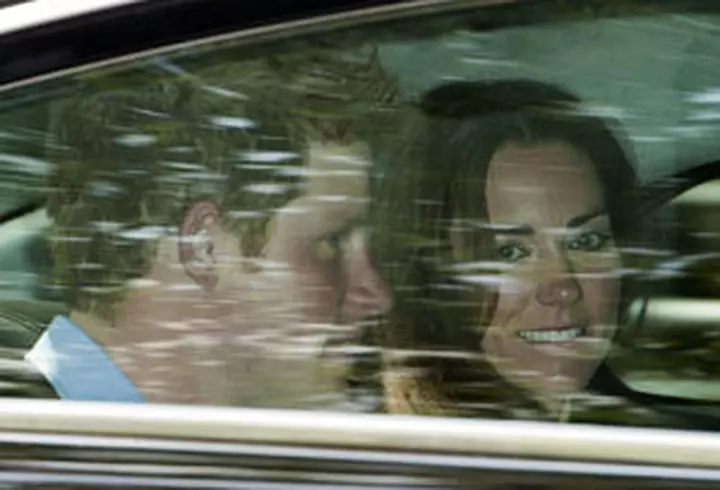 Este Carla Bruni-Sarkozy insarcinata cu gemeni?