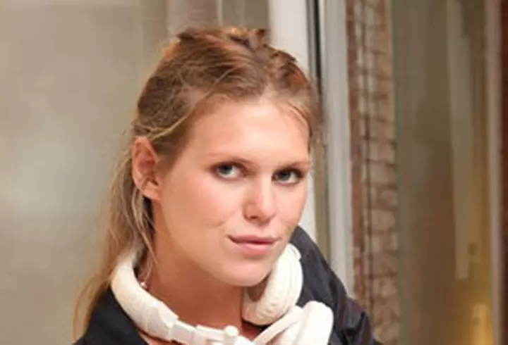 Poarta alb pentru un look confortabil si elegant