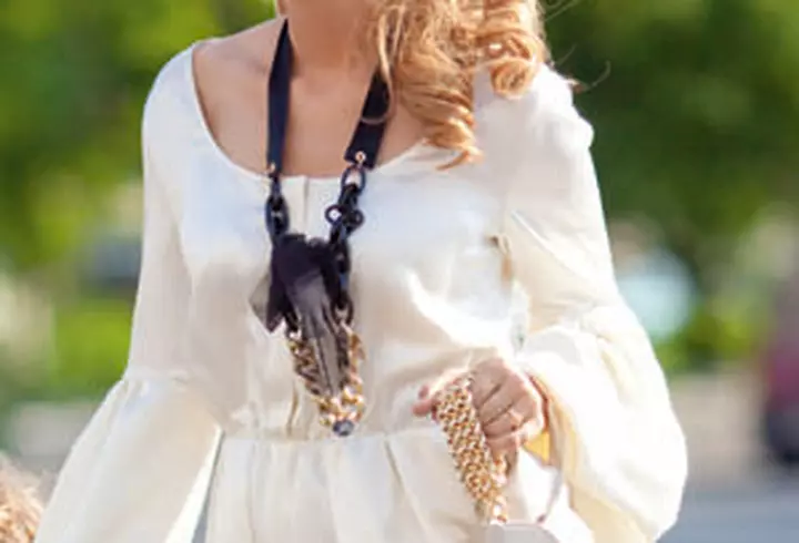 Poarta alb pentru un look confortabil si elegant